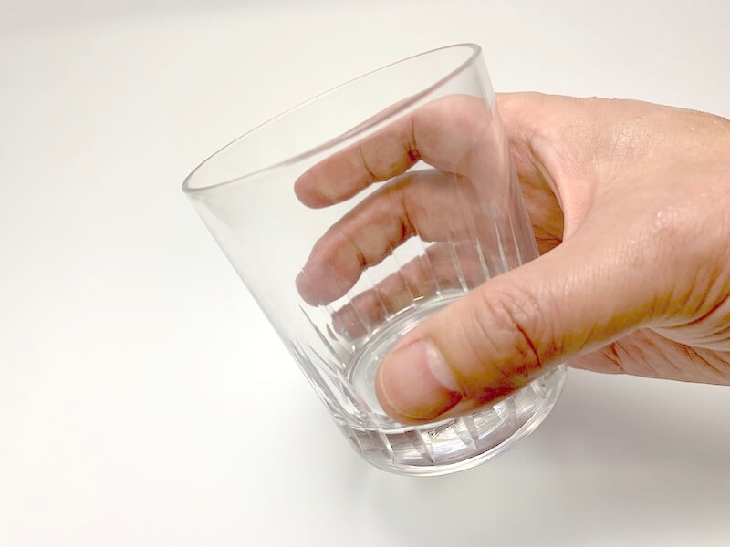 キレイな指のままグラスを持ってドリンクが飲める！
